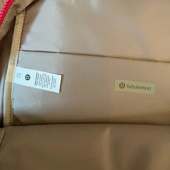 NWT Lululemon Everywhere Backpack 22L Raspberry Coulis/Sheer Oak - Picture 9 of 9